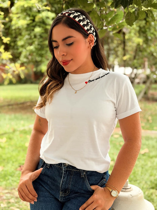 Camiseta Regular Fit - Over and Over Love