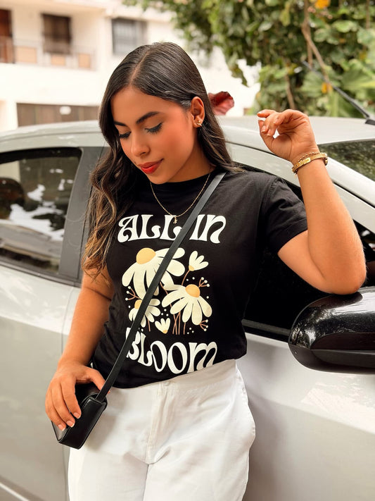 Camiseta Regular Fit - All in Bloom Retro