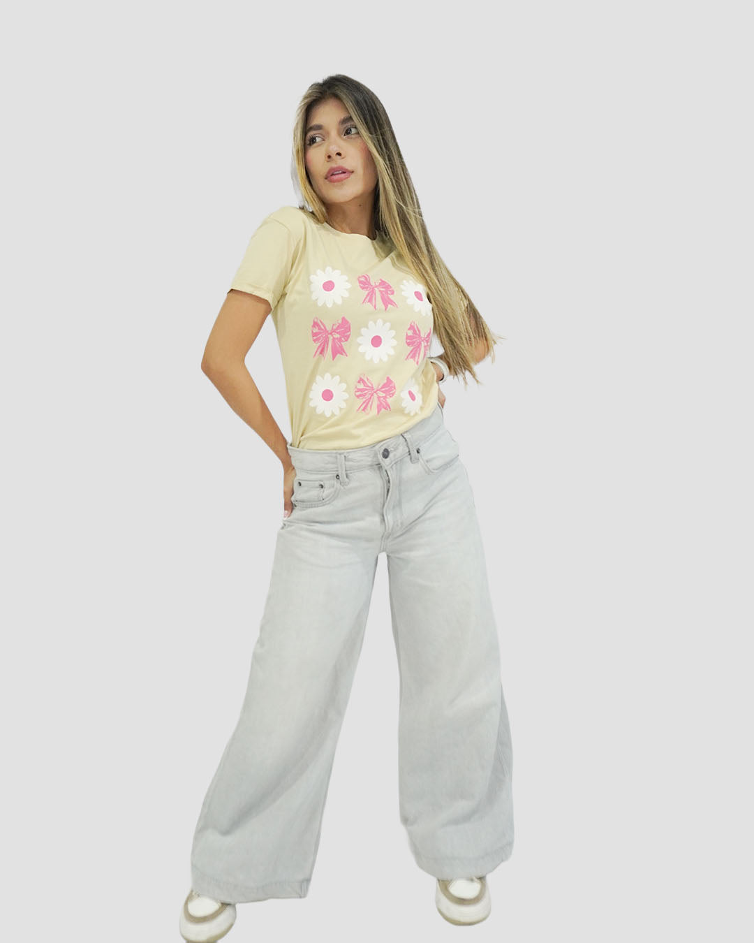 Camiseta RegularFit Flores y Lazos