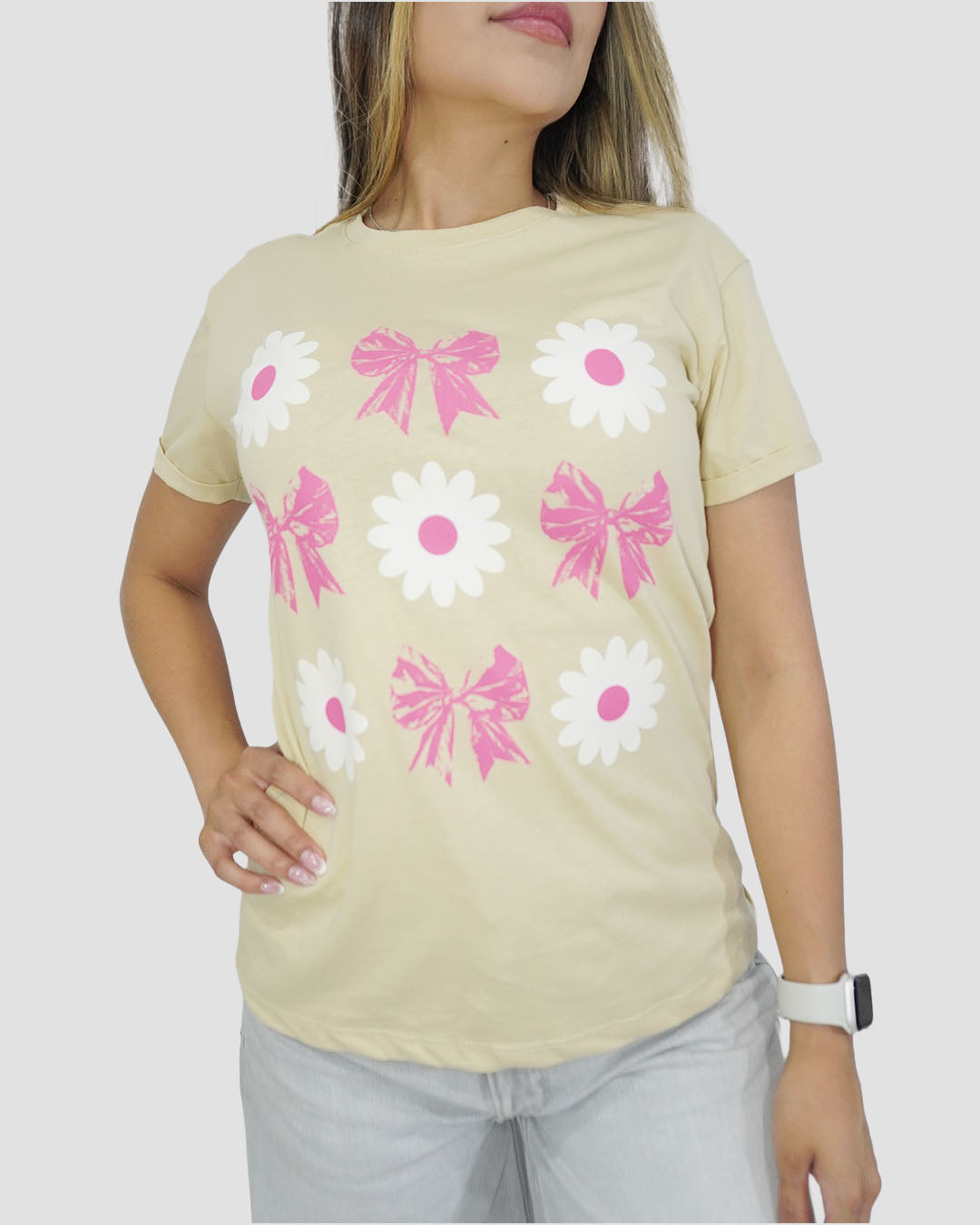 Camiseta RegularFit Flores y Lazos