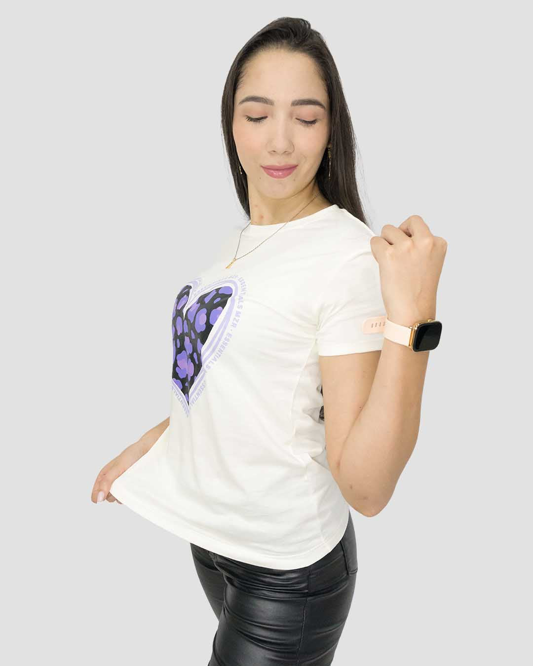Camiseta RegularFit Corazon Morado y Negro