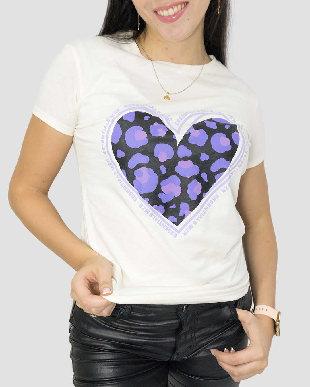 Camiseta RegularFit Corazon Morado y Negro